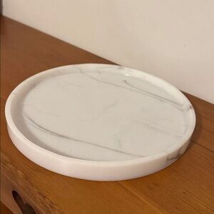 Round White Marble-Effect Serving Tray